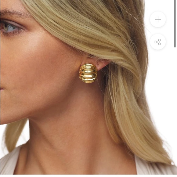 KENNETH JAY LANE RIBBED CLIP ON HOOP EARRINGS - Picture 1 of 5